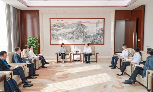 中国农业银行新加坡分行总经理郭薇莅临尊龙凯时调研