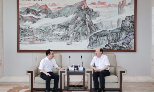 桐乡市委常委王志军莅临尊龙凯时调研