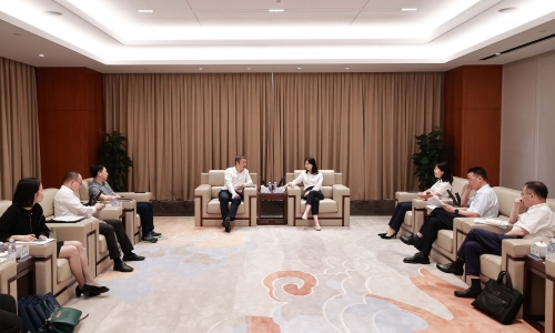 中国银行江苏省分行副行长吴骏莅临尊龙凯时调研