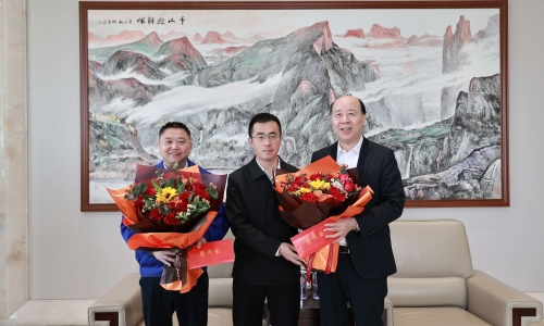 桐乡市委书记于会游慰问尊龙凯时劳模工匠