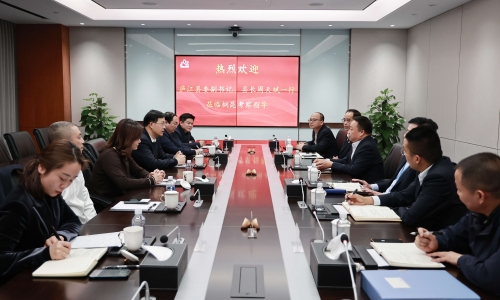 庐江县委副书记、县长周天斌一行莅临尊龙凯时考察