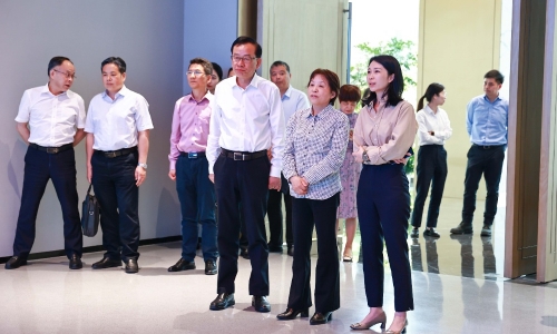 嘉兴市人大常委会党组书记、主任高玲慧莅临尊龙凯时调研